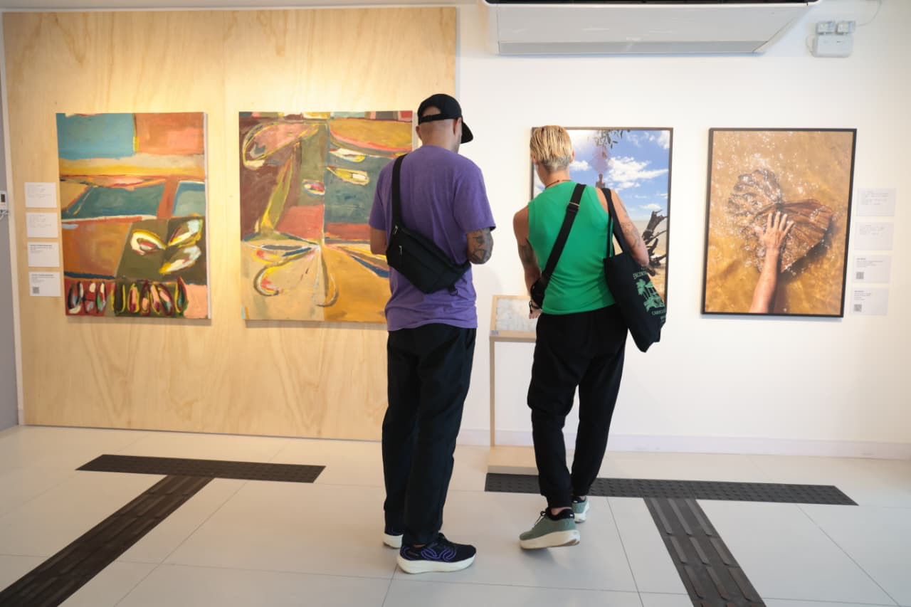 Com exposição inspirada em best-seller de Stefano Mancuso, Sesc RJ abre galeria de artes nos arredores da Candelária